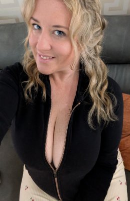 Photo posted by Sophie Curves