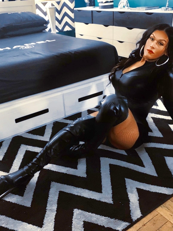New pictures  Elizabeth Toppz 2.0
