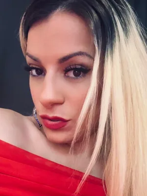 5\'2 Pretty Puerto Rican Who Loves to Play