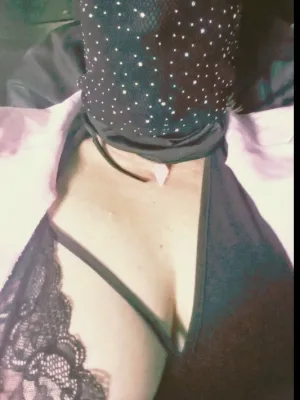 DARLING NIKKI HAS DARK DESIRES