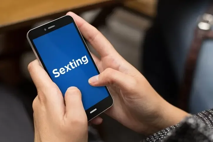 How to start Sexting