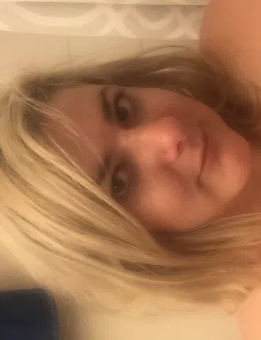 Naive Girl Seeks Guidance from Strong Man