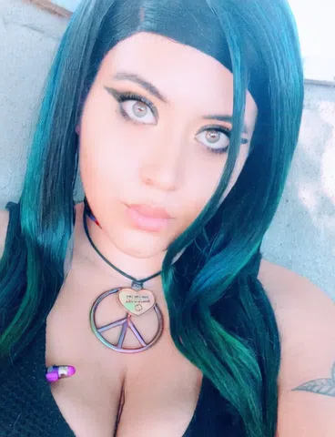 I can be your dream girl