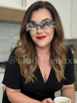 Naturally hairy curvy goddess for you to workship