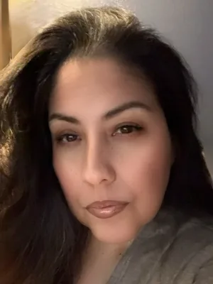Come be a good boy and serve your Queen 