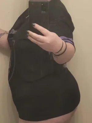 Goth girl with a heart of gold and an ass like a Peach