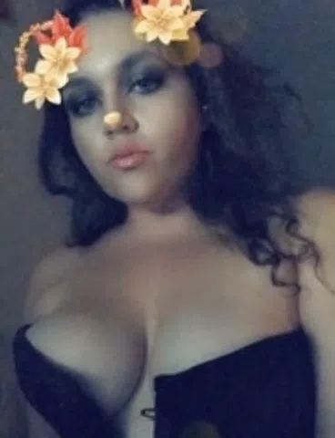 IGNORE LINE THICK GAMER GIRL IGNORES LOSERS