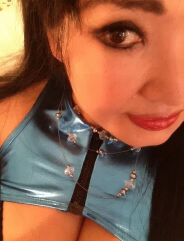 Mature Asian woman on cam