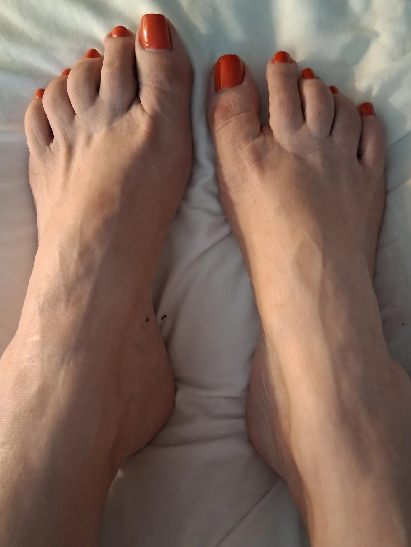 Pretty toes, crinkly feet , and heels 