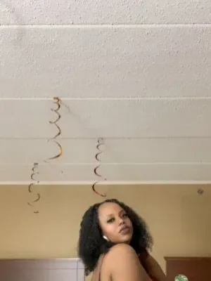 Dreamy eyes and wet thoughts  cover image