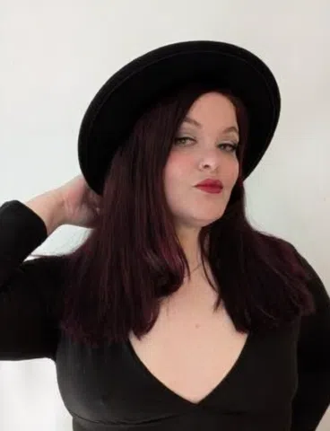 A Curvy Rocking Pro Domme