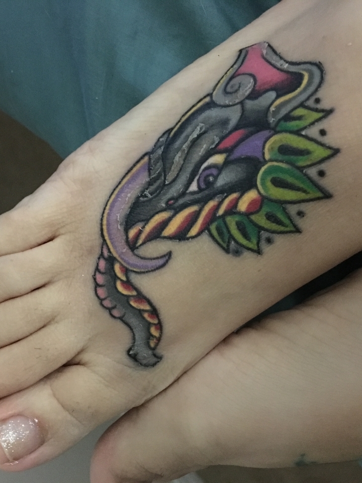 Hot little Sapphire looking to show off her sweet sexy small feet