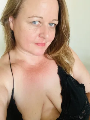 Confident playful always up for a great conversation