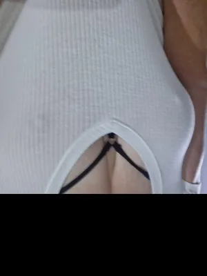 DARLING NIKKI HAS A FOOT FETISH