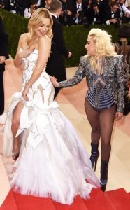 rs_634x1024-160502201622-634-MET-GALA-Arrivals-Kate-Hudson-Lady-Gaga_ms_50216