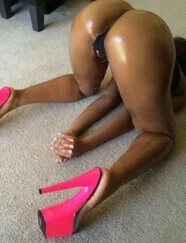 GIRLY GIRL LIKES HARDCORE