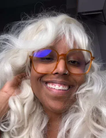 psychedelic hottie invites you to discuss the nature of reality