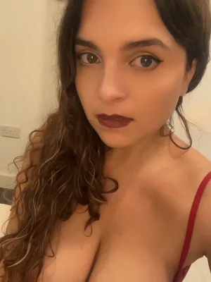 *Real* Smart, Sensual English Girl Next Door
