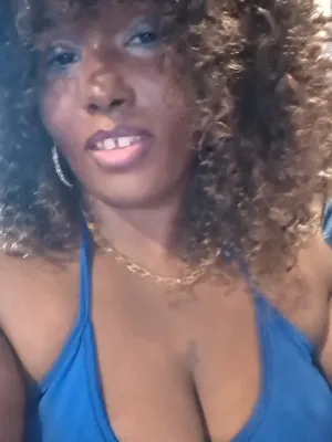 Let Me Wreck Your Marriage While You Worship My Thick Curves