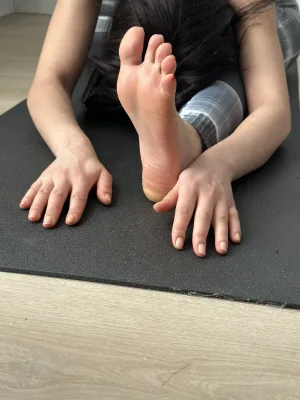 Bare Feet Tease - Set 2