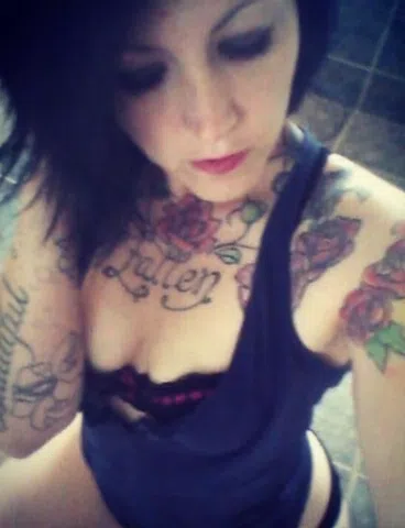 tattooed bisexual housewife
