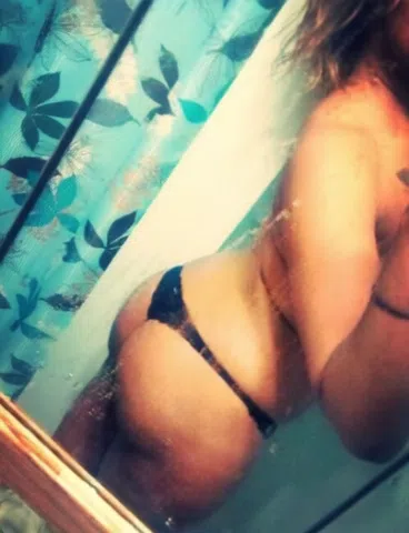 Bow Down Bitches Worship My Big Booty