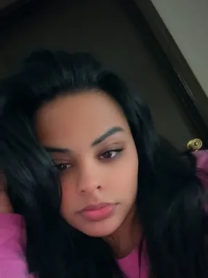 Hot Wife Daisy