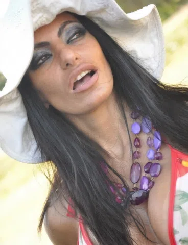 Pretty MILF for all your wishes Big boobs big ass