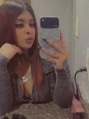 Hey daddies sexy wet Latina ready here 