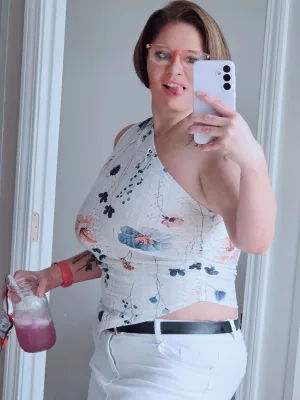 Horney house wife that is bored and needs some fun