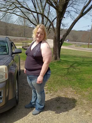I\'m a strong independent woman looking for someone.