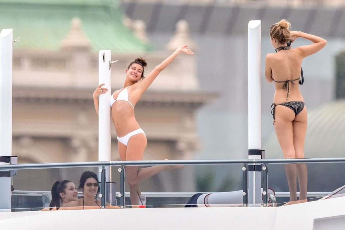 Bye Bye Bikini&rsquo;s and Banana hammocks &ndash; Summer&rsquo;s Sexiest Celebrity Moments