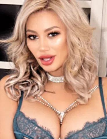 Arielle Is YOUR SECRET ESCAPE