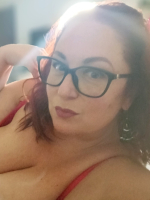 Open minded cougar who loves to talk