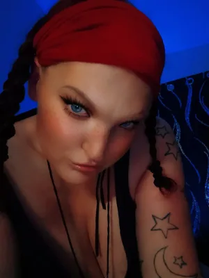 I need someone as horny as me to help me cum 