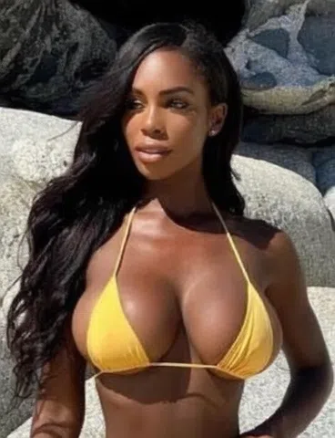 Chocolate Lips and hips