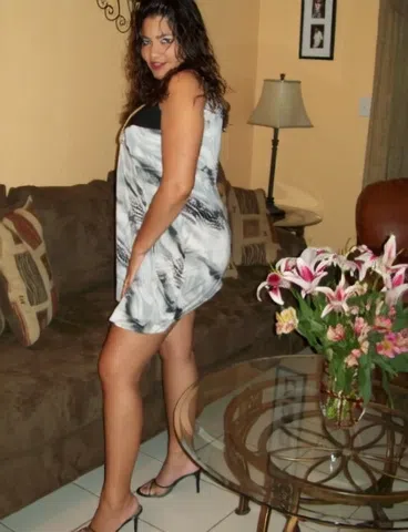 Latina wants to chat