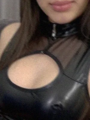 Latex Dominatrix Pic
