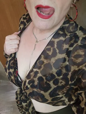 Come get into it with a woman who knows what she wants and what you need.