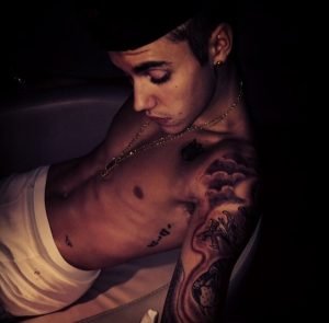 Popdust-Exposed-Scandalous-Celebrity-Selfies-Justin-Bieber
