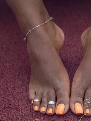 Worship my feet I can be discreet  You need a listening ear or advice at my price