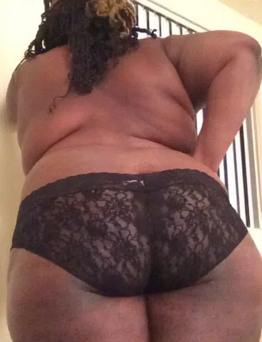 Juicy Ebony domme whore