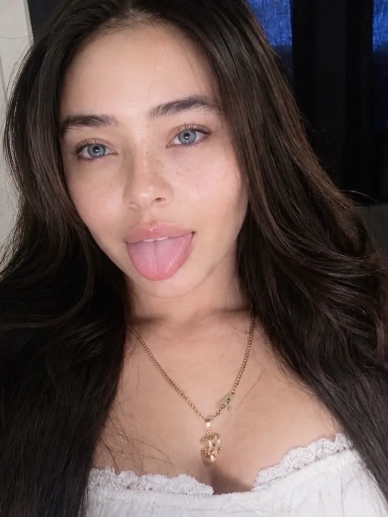 My little pussy is wet, come bring me your buddy.