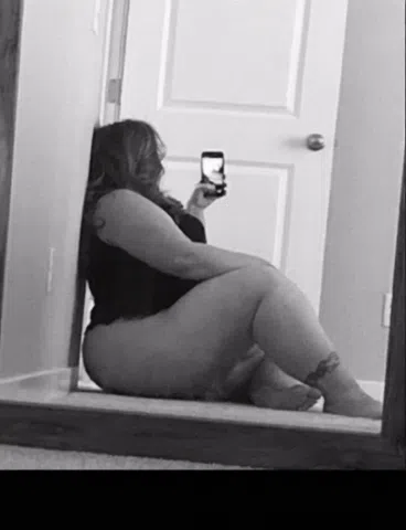 Curvy Mistress or Sassy goodgirl