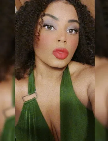 Sexy Black Farting Queen