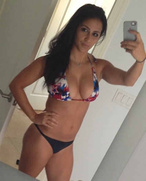  Meghan Markle selfie in bathing suit
