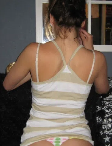 Nikki has no panties