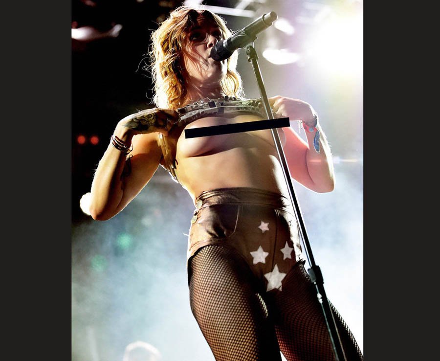 Tove Lo fishnets