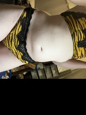 5 pixxx peeling off my tiger stripe undies  cover image