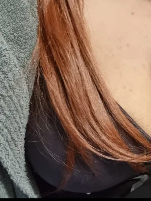 6 Pictures Inside! Big Breasts and a curvy body.... 